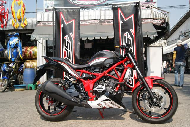 2011-Honda-CBR250R-Naked-1.jpg