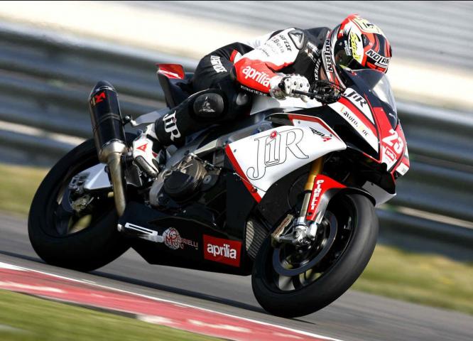 Sandi_Aprilia_RSV4_superstock.jpg